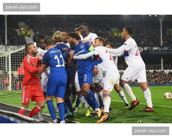 里昂官方确认三名主力球员伤愈，可出战周末对阵朗斯的保级关键战